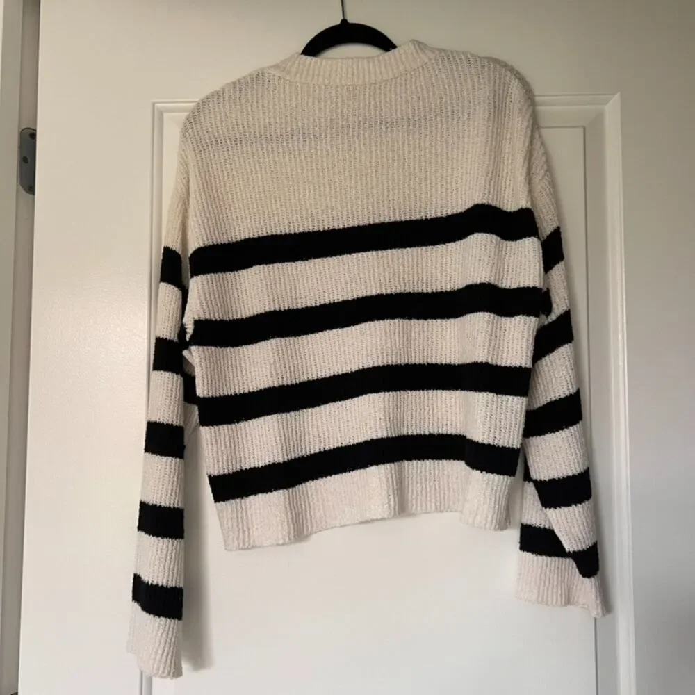 Pull & Bear Striped Knit Sweater - Black & White Crewneck Pullover - Small